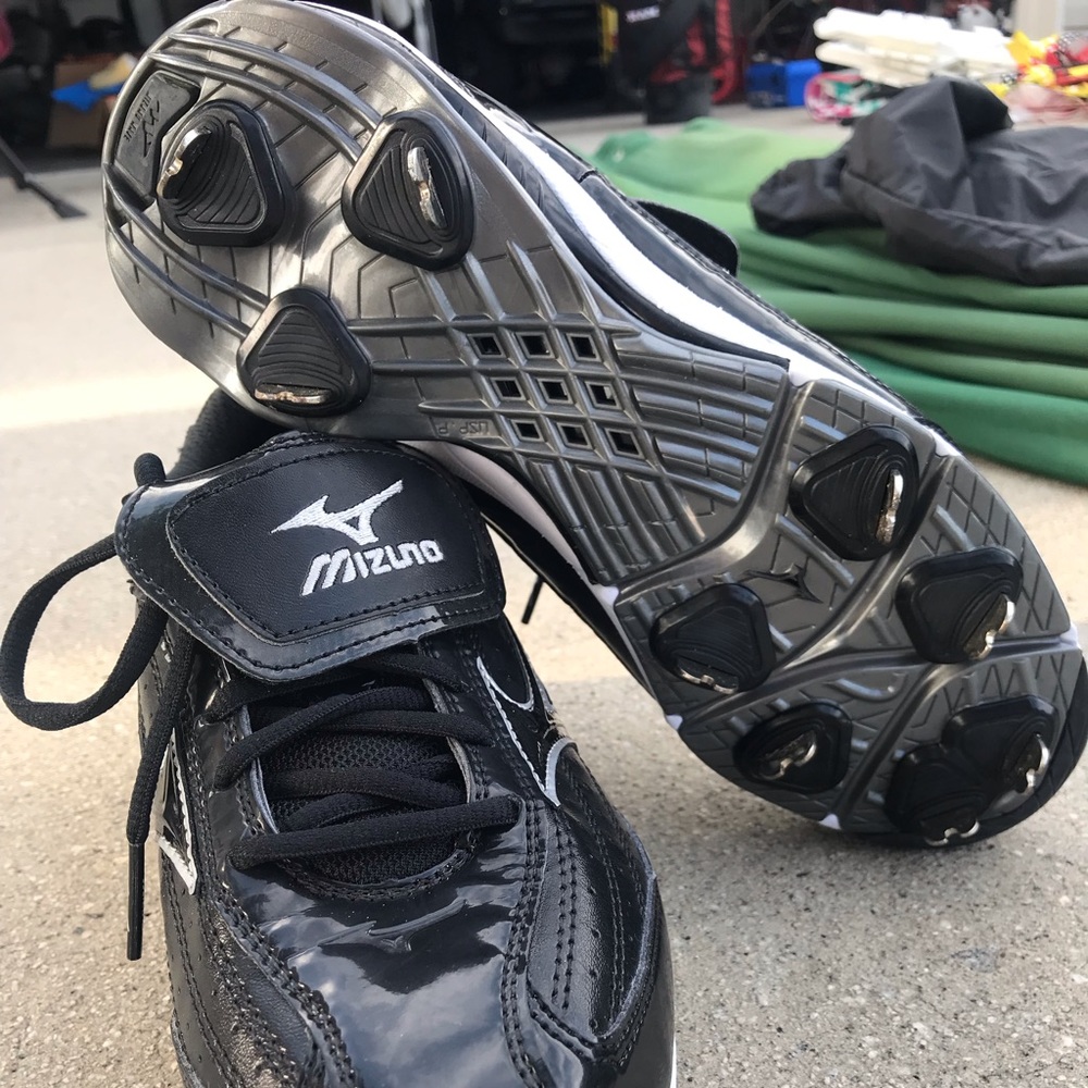 Mizuno cleats
